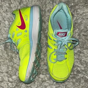 Nike Dual Fusion Lite Neon Yellow Sneakers
